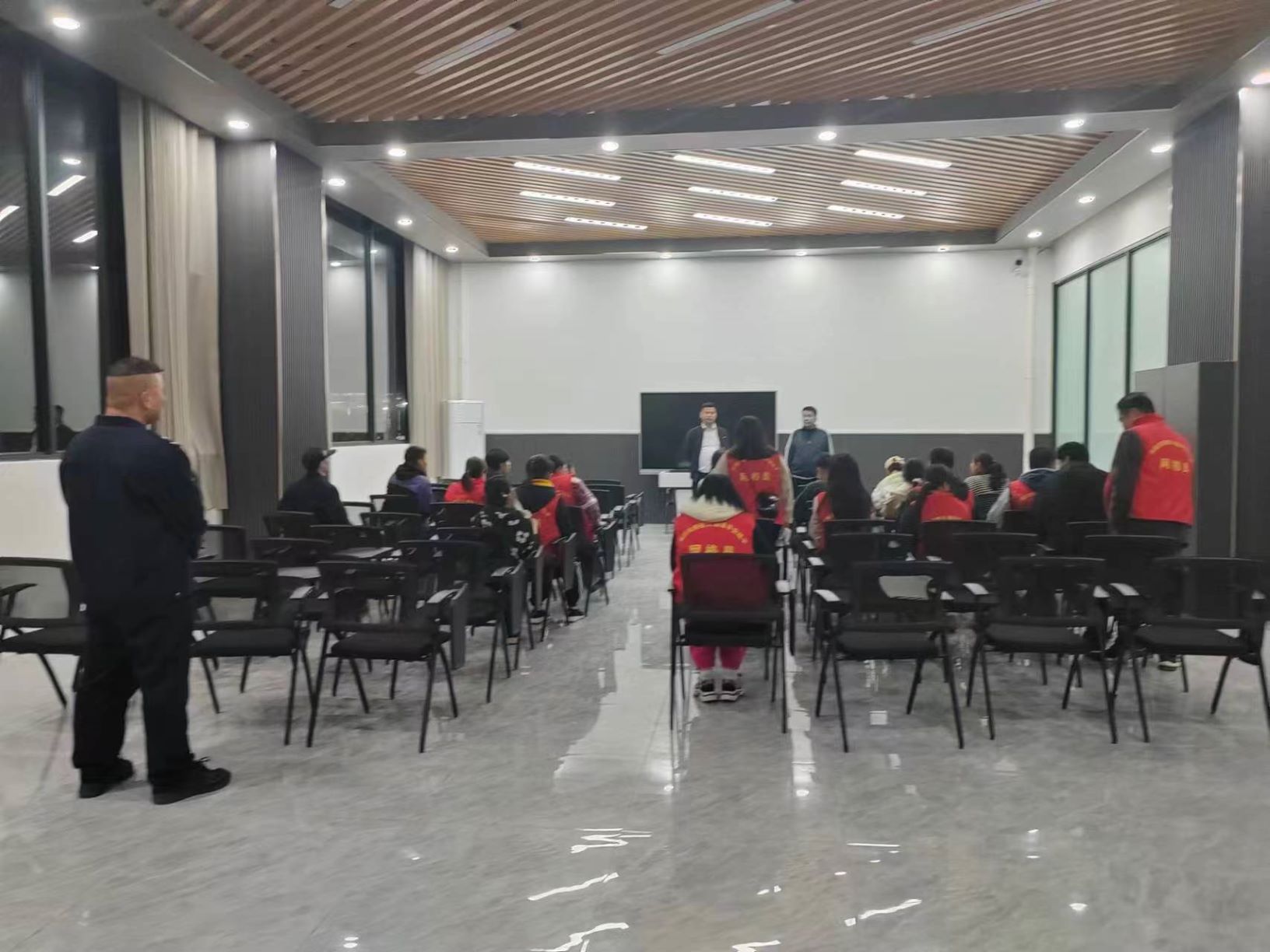 西山镇派出所的同志到我校进行防诈骗工作宣传 丨 华体会手机平台-华体会（中国）