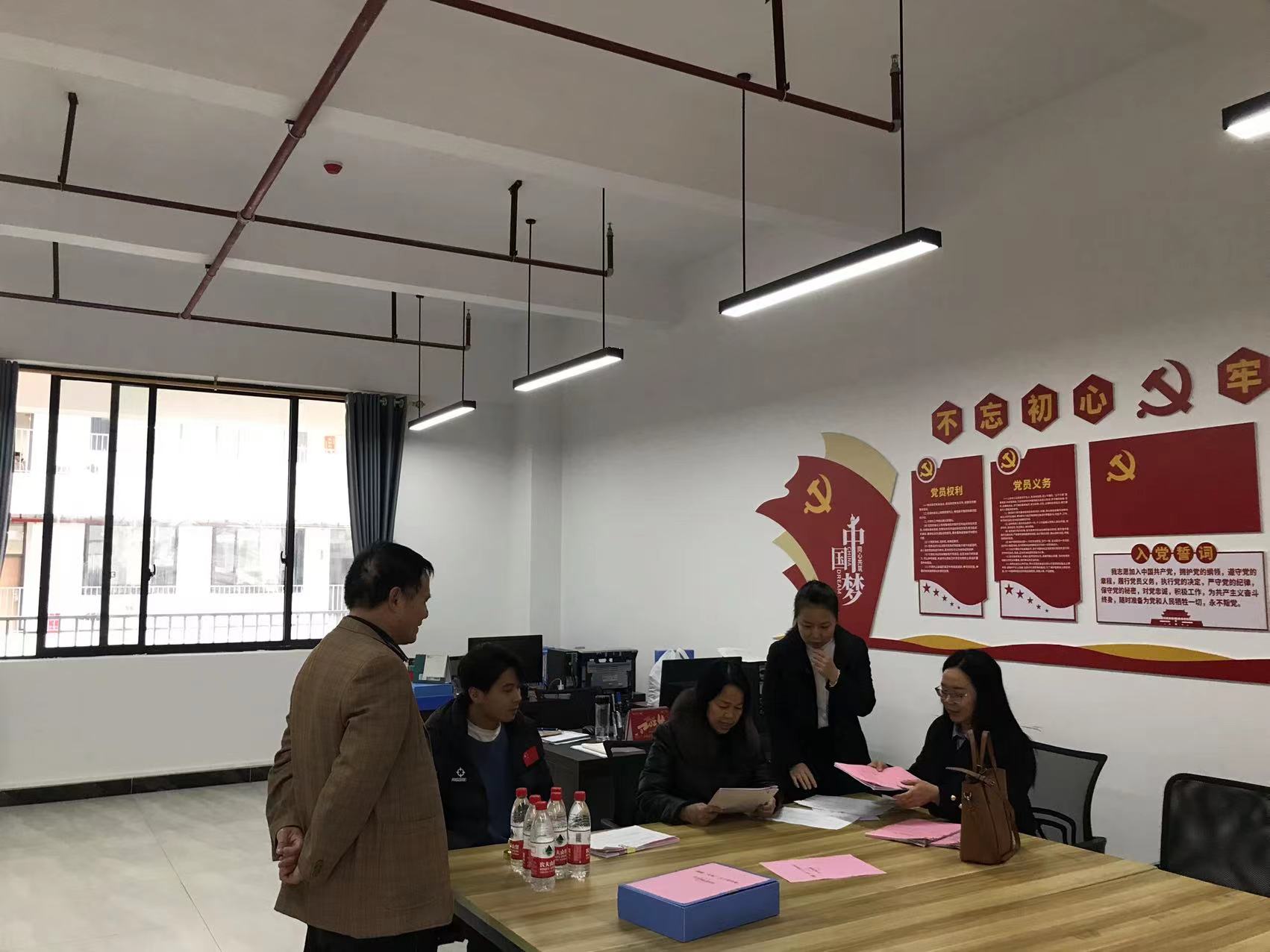 教育局到校检查学校创建“五好”关心下一代工作委员会相关台账 丨 华体会手机平台-华体会（中国）