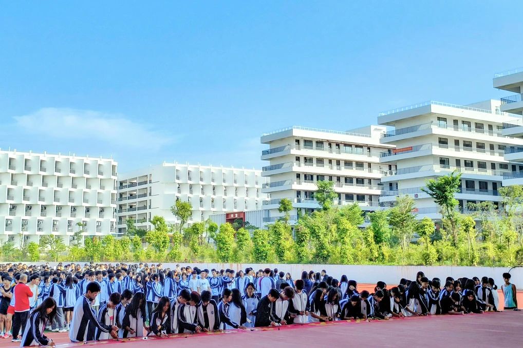 春暖花开迎开学 巳巳如意启新程——?华体会手机平台-华体会（中国）2025年春季开学返校指南